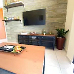 Seaside Rustic Flat In Harbour Tourist Area *
