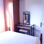 Apartmán Seaside Rustic Flat In Harbour Tourist Area *