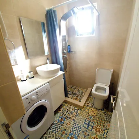 Seaside Rustic Flat In Harbour Tourist Area