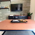 Seaside Rustic Flat In Harbour Tourist Area Apartamento *