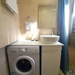 Seaside Rustic Flat In Harbour Tourist Area * Paphos