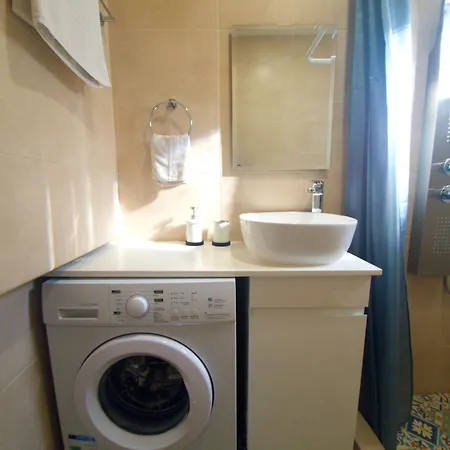 Seaside Rustic Flat In Harbour Tourist Area * パ フォス